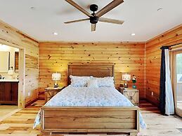 Fortune Mountain Retreat by Taylor Made Deep Creek