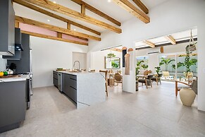 NEW 6BR Playground Private Pool Pro-bbq Palapa