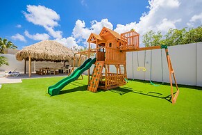 NEW 6BR Playground Private Pool Pro-bbq Palapa