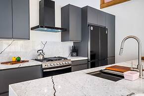 NEW 6BR Playground Private Pool Pro-bbq Palapa