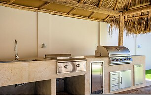 NEW 6BR Playground Private Pool Pro-bbq Palapa