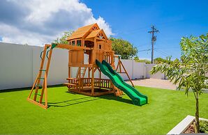 NEW 6BR Playground Private Pool Pro-bbq Palapa