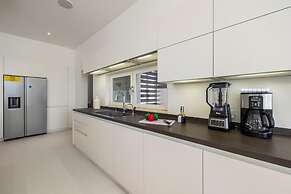 4 4 5 Rooftoppoolpingponggazebonear Ritz Beach