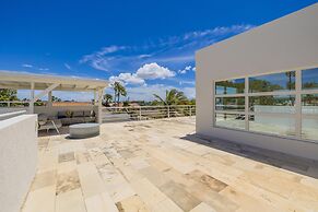 4 4 5 Rooftoppoolpingponggazebonear Ritz Beach