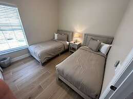 Completely Updated Villa, Private Pool, Beautiful!