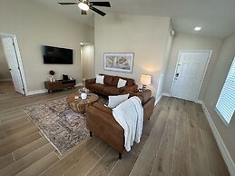 Completely Updated Villa, Private Pool, Beautiful!