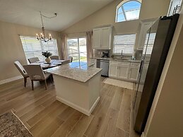 Completely Updated Villa, Private Pool, Beautiful!