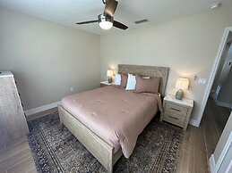 Completely Updated Villa, Private Pool, Beautiful!