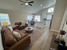 Completely Updated Villa, Private Pool, Beautiful!