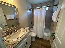 Completely Updated Villa, Private Pool, Beautiful!