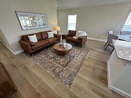 Completely Updated Villa, Private Pool, Beautiful!