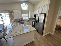 Completely Updated Villa, Private Pool, Beautiful!