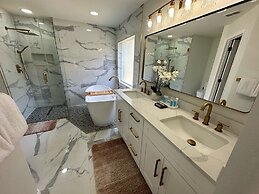 Beautifully Remodeled Home - Southen Dunes Golf Course Views