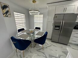 Modern, Fully Updated Southern Dunes Home - Golf Course Views