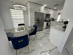 Modern, Fully Updated Southern Dunes Home - Golf Course Views