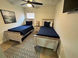 3067bal South Facing Pool & Spa - Free Pool Heat Special!!