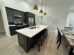 3067bal South Facing Pool & Spa - Free Pool Heat Special!!