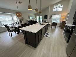 3067bal South Facing Pool & Spa - Free Pool Heat Special!!