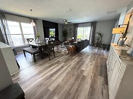 Updated Southern Dunes Pool Home