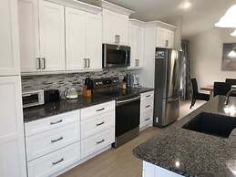 Beautiful Remodeled Private Pool Home