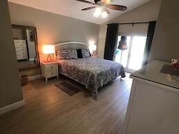 Beautiful Remodeled Private Pool Home