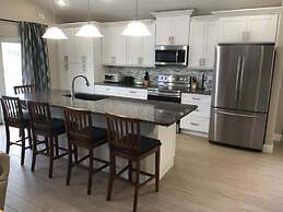 Beautiful Remodeled Private Pool Home