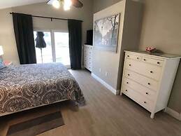 Beautiful Remodeled Private Pool Home