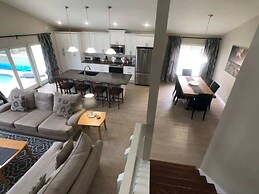 Beautiful Remodeled Private Pool Home