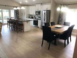 Beautiful Remodeled Private Pool Home