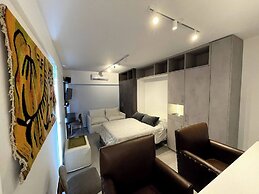 Fantastic Studio With Balcony Pool