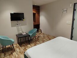 Rivaz Hotel And Restaurant