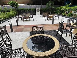 Rivaz Hotel And Restaurant