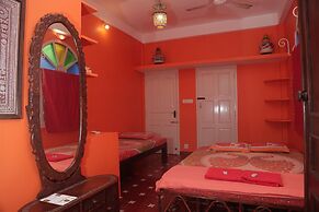 Holi-Wood Guesthouse