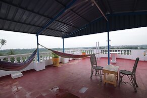 Holi-Wood Guesthouse