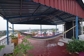 Holi-Wood Guesthouse