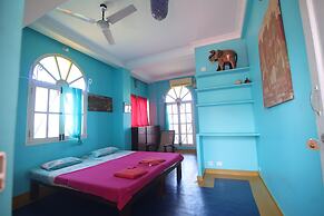 Holi-Wood Guesthouse