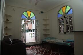 Holi-Wood Guesthouse