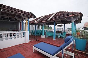 Holi-Wood Guesthouse