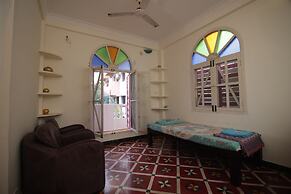 Holi-Wood Guesthouse