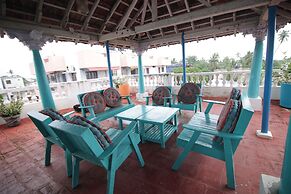 Holi-Wood Guesthouse