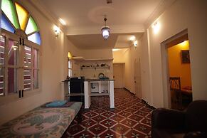 Holi-Wood Guesthouse