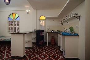 Holi-Wood Guesthouse