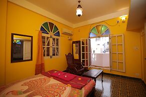 Holi-Wood Guesthouse