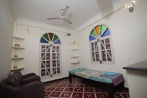 Holi-Wood Guesthouse