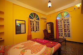 Holi-Wood Guesthouse