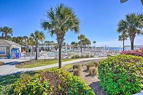 < 1 Mi to Seabrook Island Beach: Golf-view Villa!