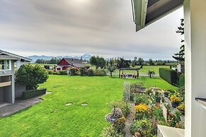 Idyllic Enumclaw Studio w/ Mount Rainier Views