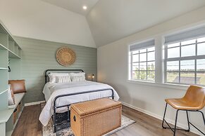 Idyllic Enumclaw Studio w/ Mount Rainier Views