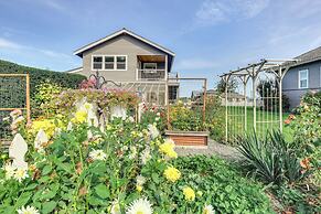 Idyllic Enumclaw Studio w/ Mount Rainier Views