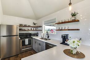 Idyllic Enumclaw Studio w/ Mount Rainier Views